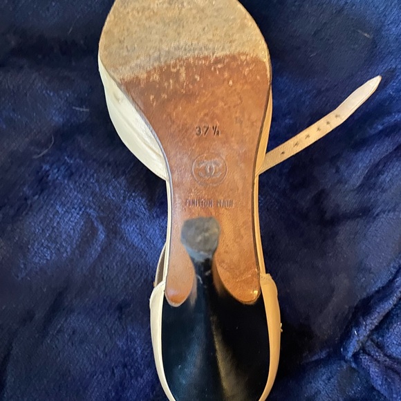 Chanel pointed toe lamb skin tan and dark brown 3 1/2 inch heel - Picture 10 of 12